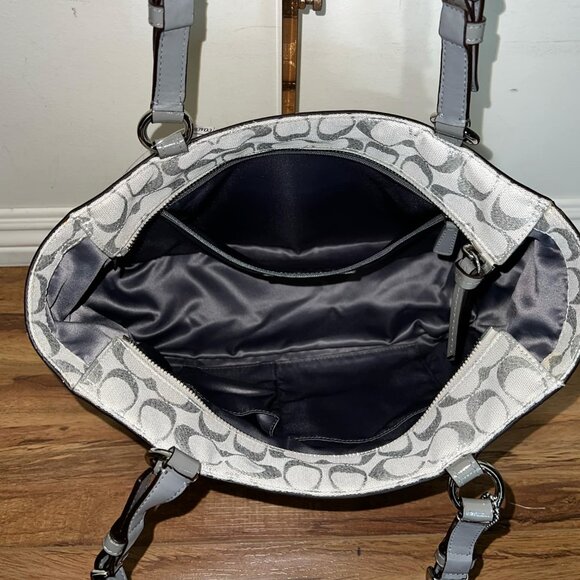 🤍Coach Signature Canvas Metallic-C’s Purse🤍 - Picture 7 of 16